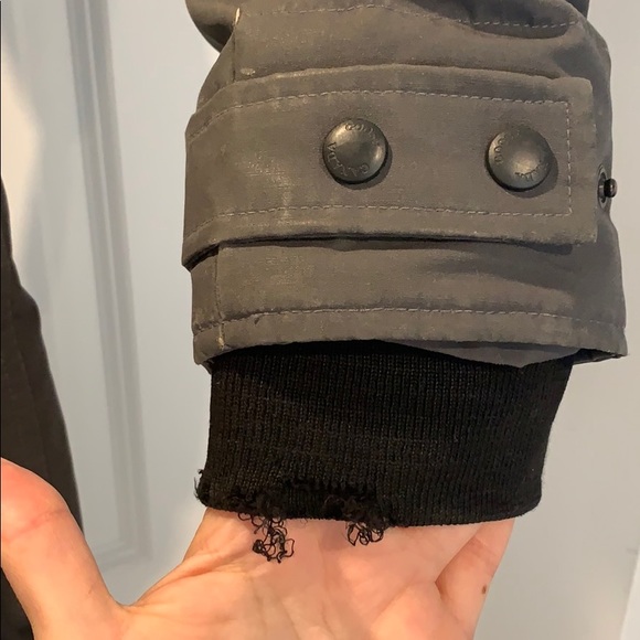 Canada Goose Shelburne parka jacket. Size S/P - Picture 10 of 17